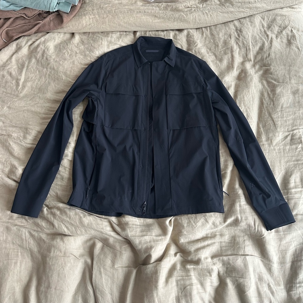 9/10 condition lululemon lightweight jacket men’s sz L black